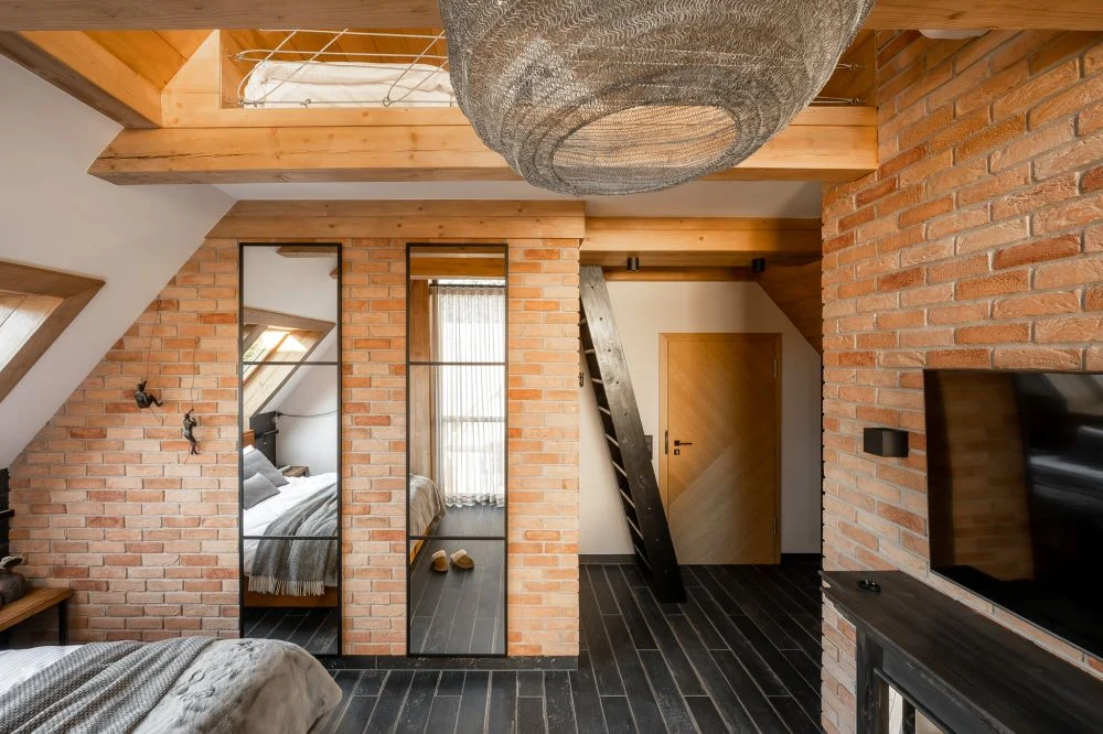 Pokój trzyosobowy z antresolą - Nastrojowy loft NR 4